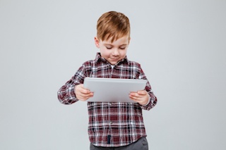 too-much-screen-time-negative-effects-on-child.jpg
