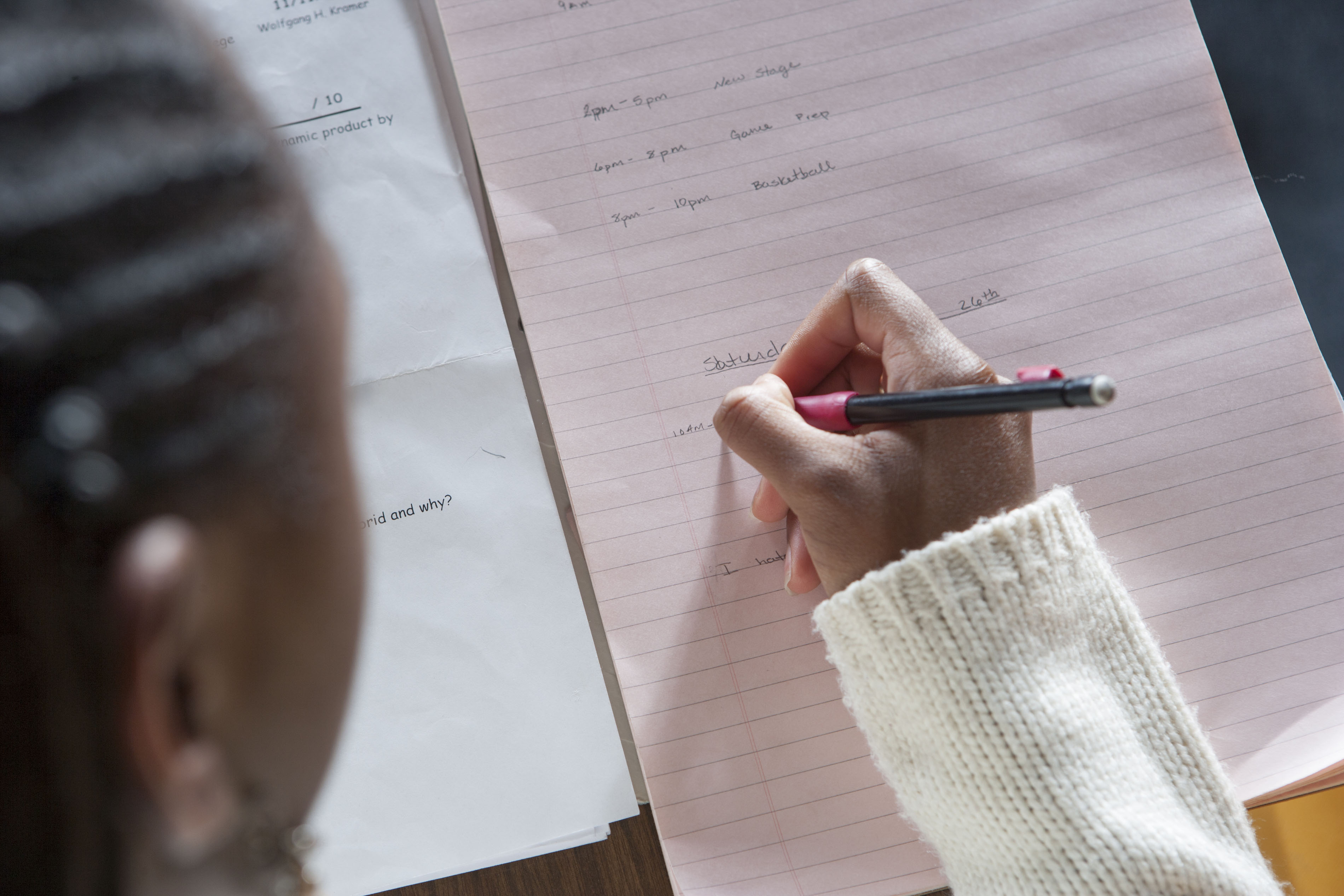 Student Taking Notes In Classroom Rkxgybwrbi
